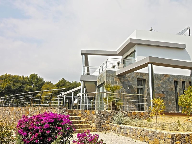 6 Bedrooms - Detached Villa in El Mascarat - Resale