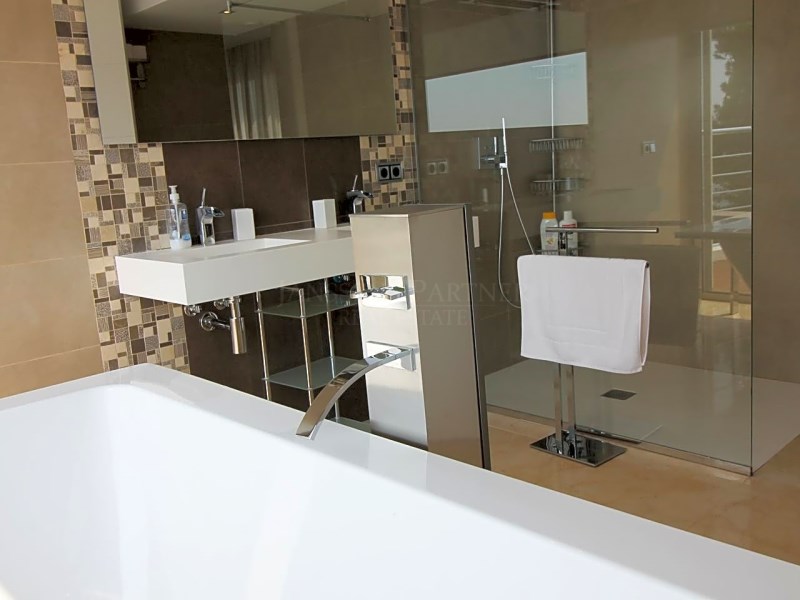 6 Bedrooms - Detached Villa in El Mascarat - Resale