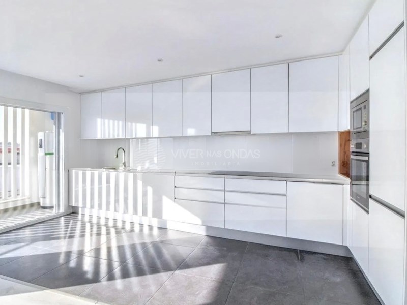 Apartment in Corroios - Image 3