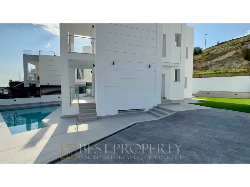 Brand new modern villa in Nerja 

This stunning villa, with contemporary design, - 3