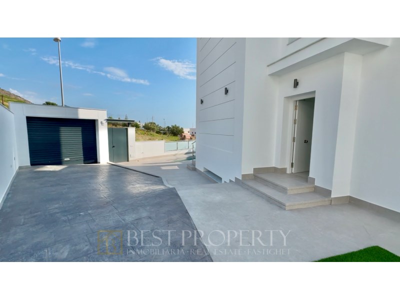 Brand new modern villa in Nerja 

This stunning villa, with contemporary design, - 4