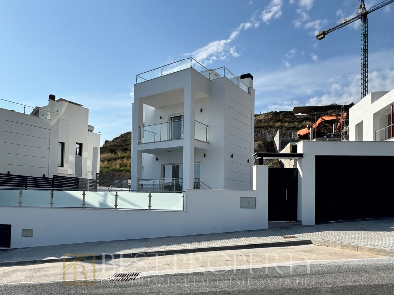 Brand new modern villa in Nerja 

This stunning villa, with contemporary design, - 6