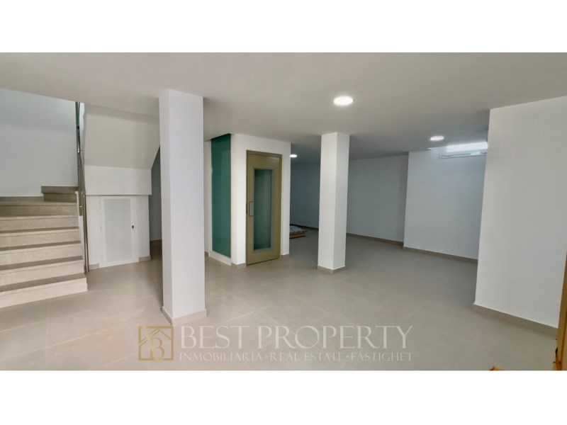 Brand new modern villa in Nerja 

This stunning villa, with contemporary design, - 28