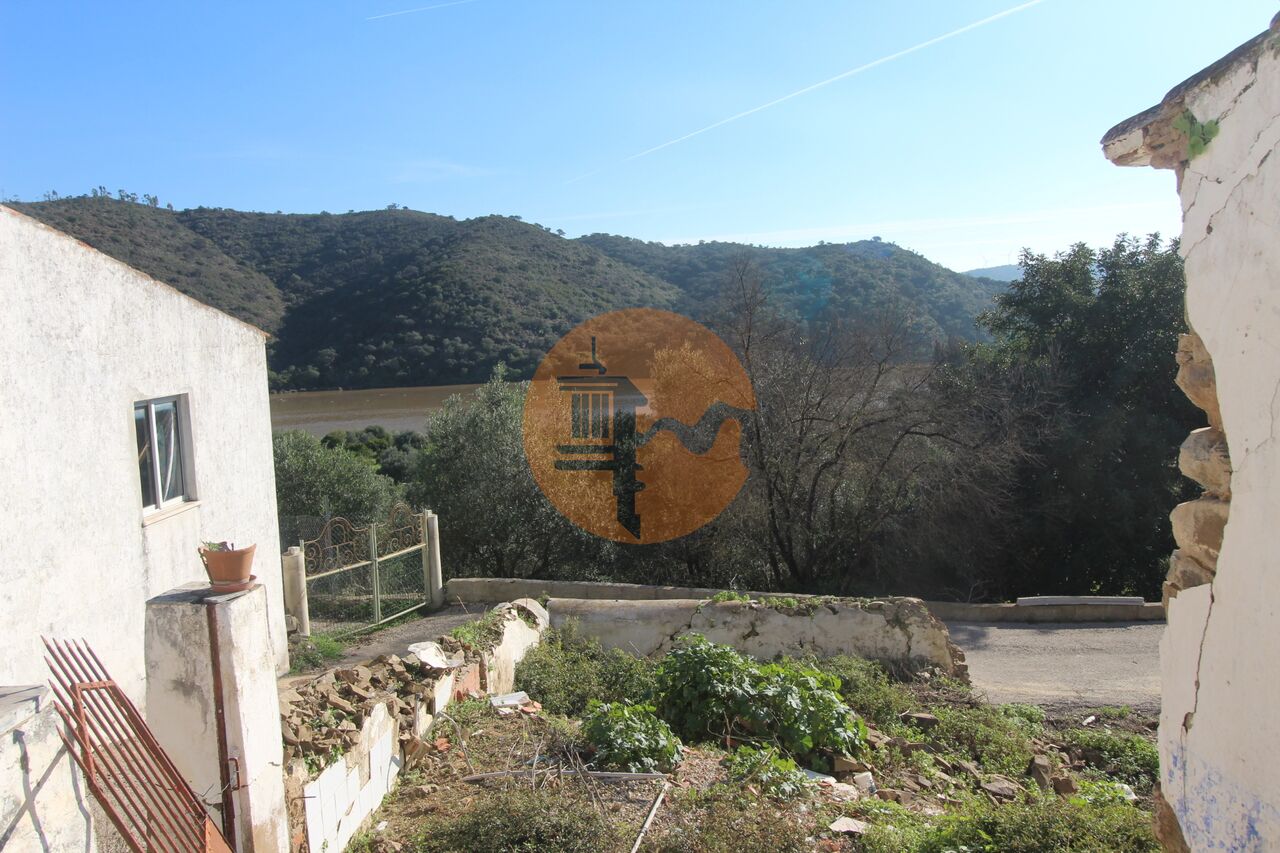 Villa in Alcoutim - view 1