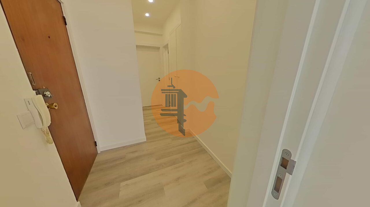 Apartment in Quarteira - Image 4