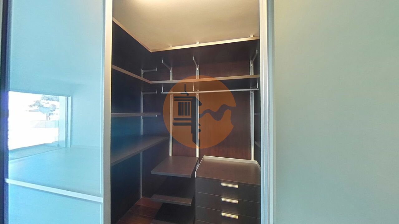 Apartment in Lisbon - Image 2