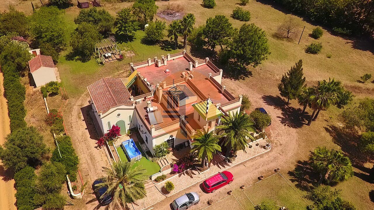 Villa in Hortas - view 1