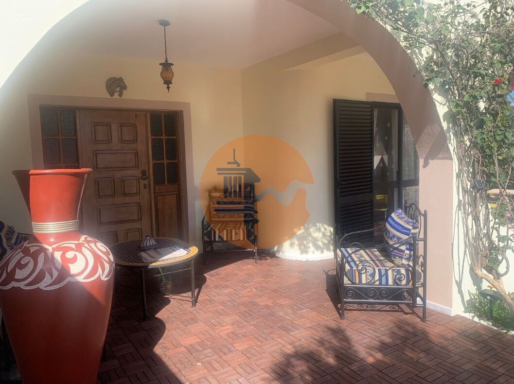 Villa in Quarteira - Image 3
