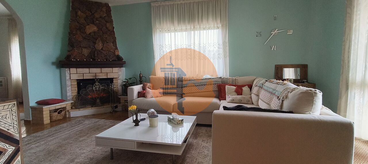 Villa in Quarteira - Image 5