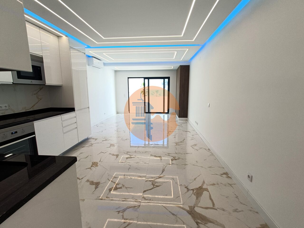 Apartment in Quarteira - Image 5