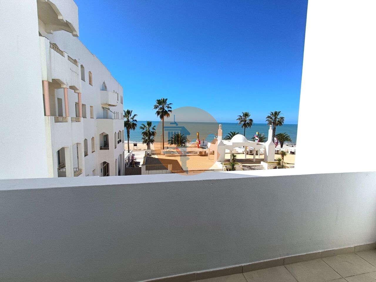 Apartment in Quarteira - Image 4