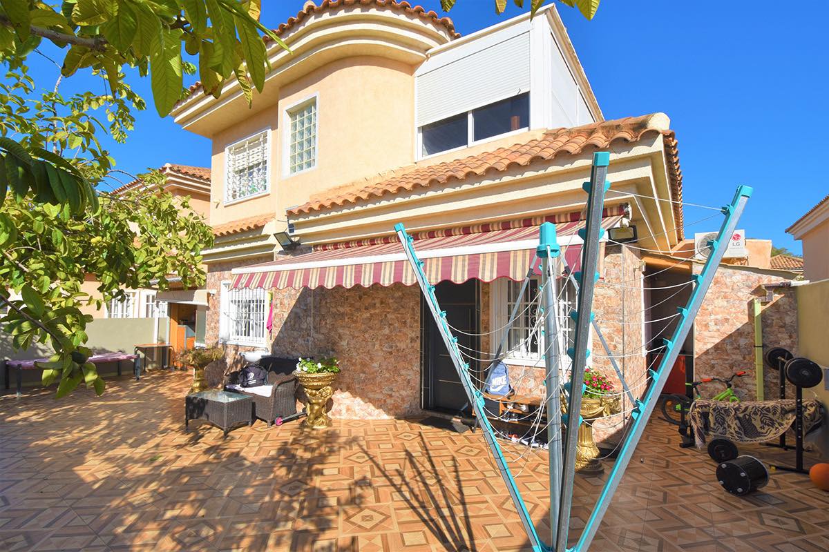 Villa in Residencia los Altos - Image 2