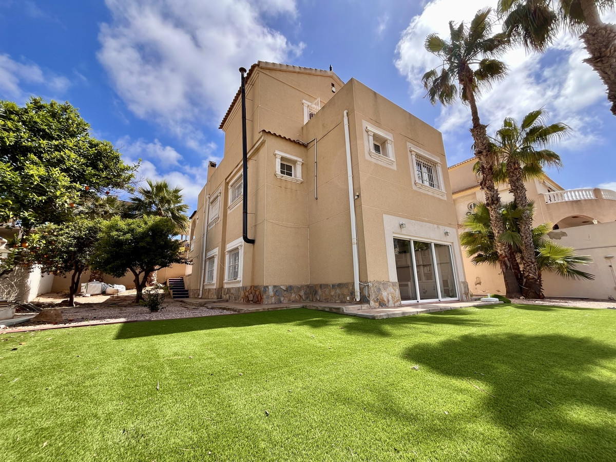 Villa in La Zenia - Image 2