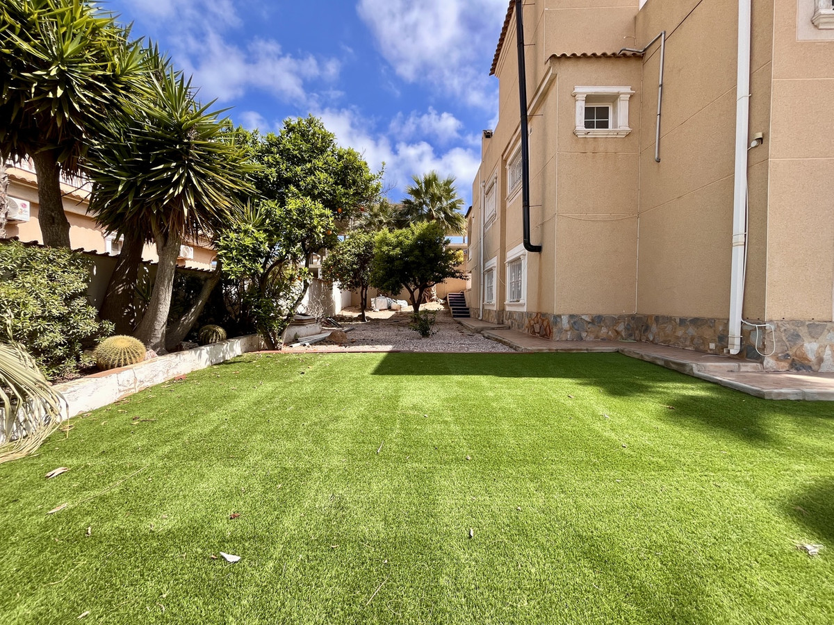 Villa in La Zenia - Image 3