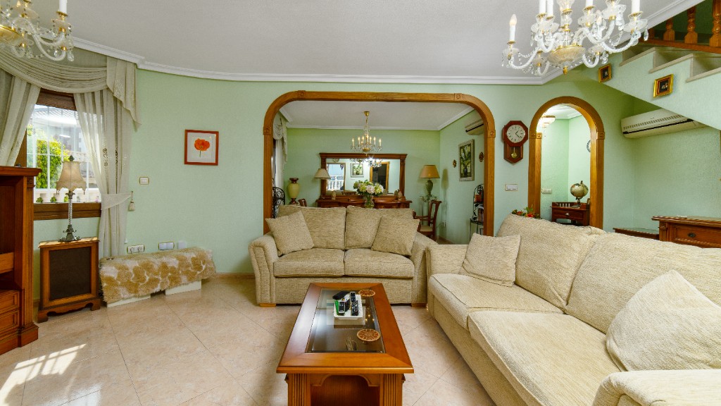 Villa in Punta Prima - Image 2