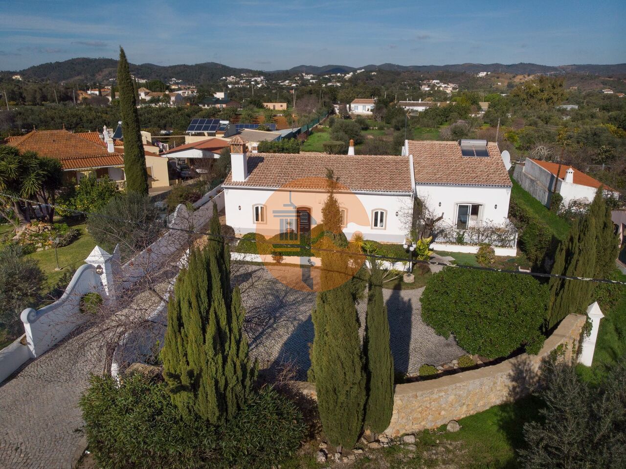 Villa in Sao Bras de Alportel - view 1