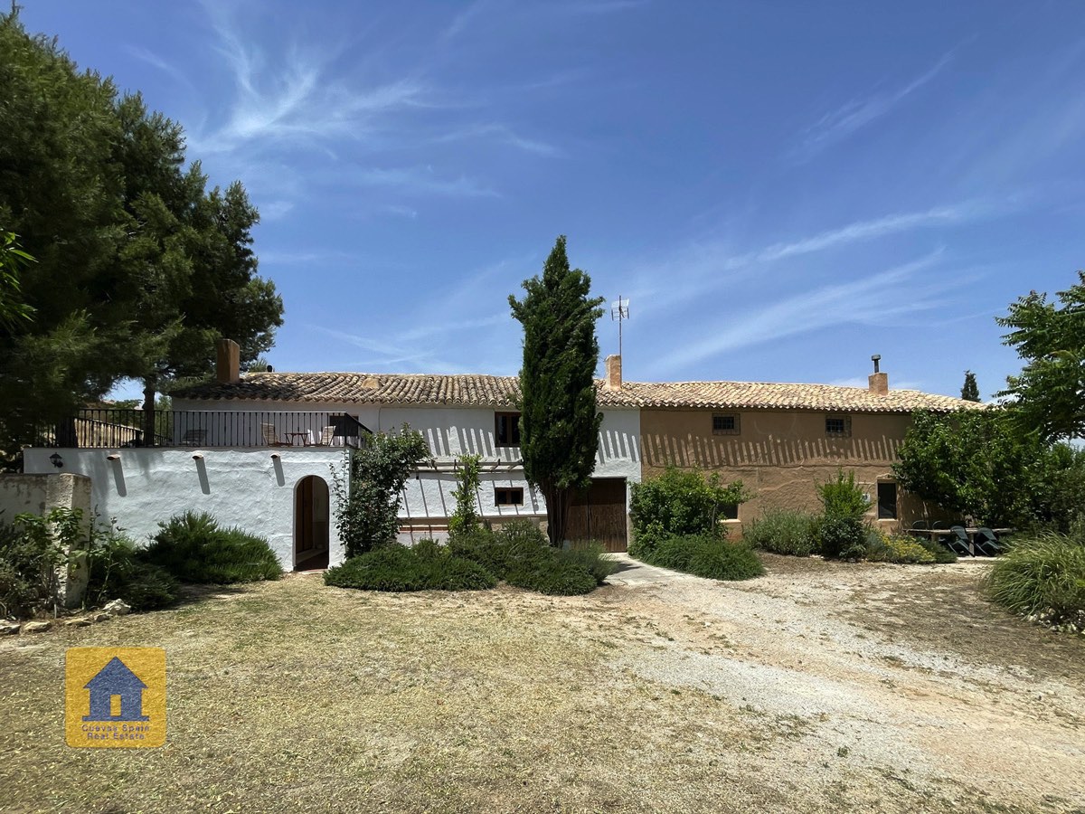 House in Venta de Micena - Image 4