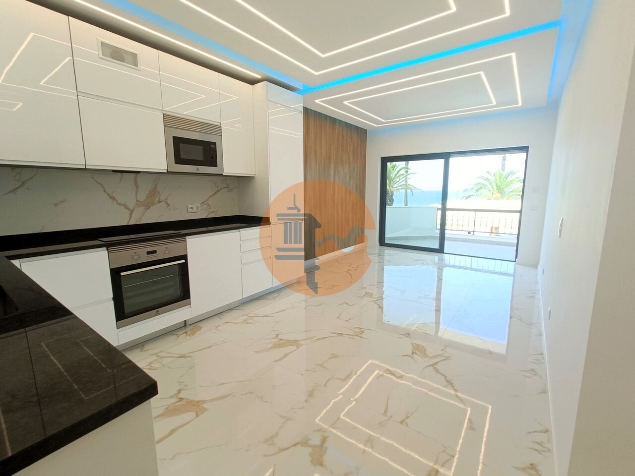 Apartment in Quarteira - Image 3