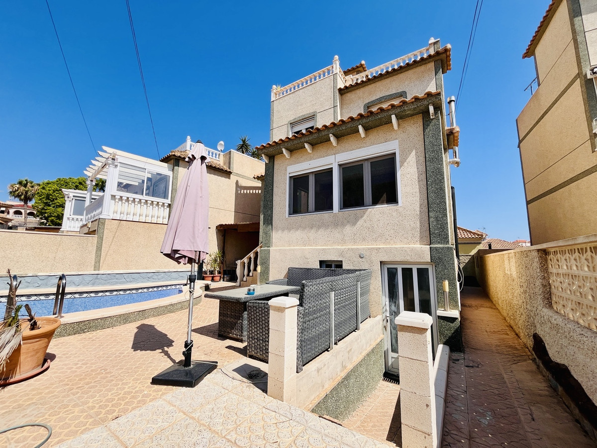 Villa in La Zenia - Image 3