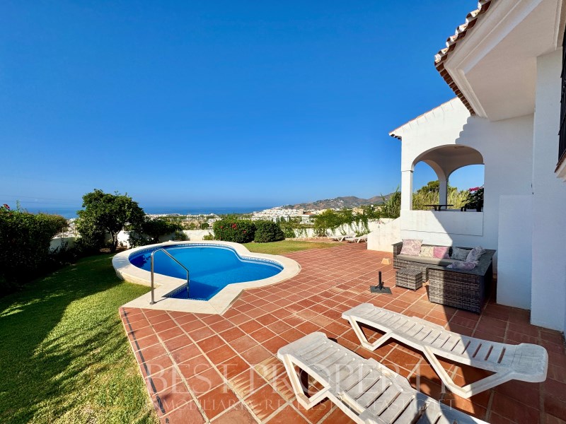Private garden, own pool and panoramic views... All in one property: a villa for - 4