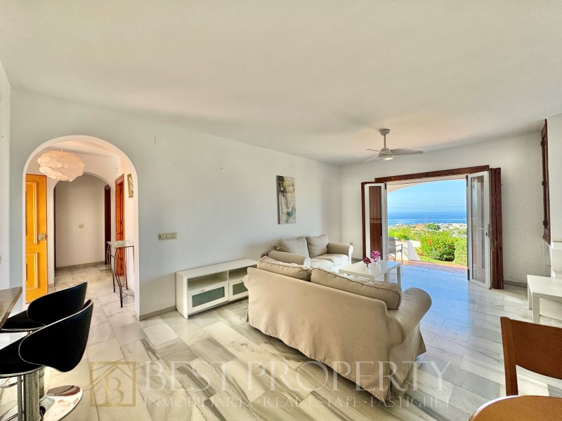 Private garden, own pool and panoramic views... All in one property: a villa for - 5