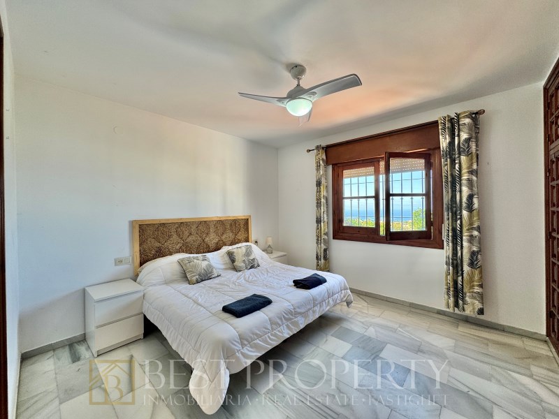 Private garden, own pool and panoramic views... All in one property: a villa for - 9