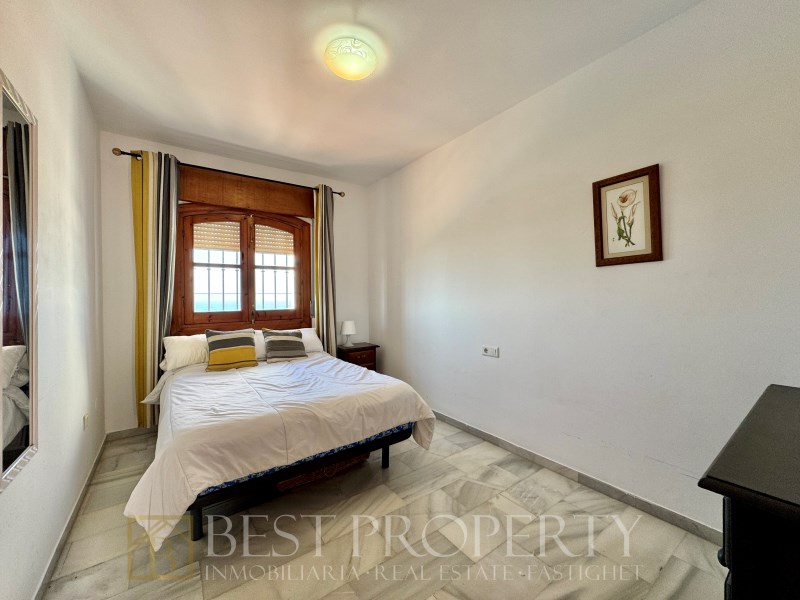 Private garden, own pool and panoramic views... All in one property: a villa for - 10