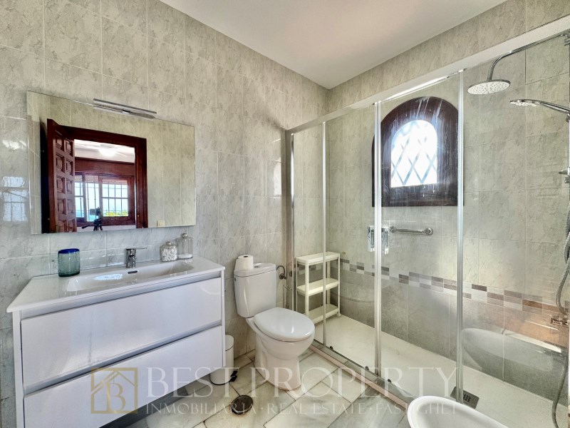 Private garden, own pool and panoramic views... All in one property: a villa for - 11