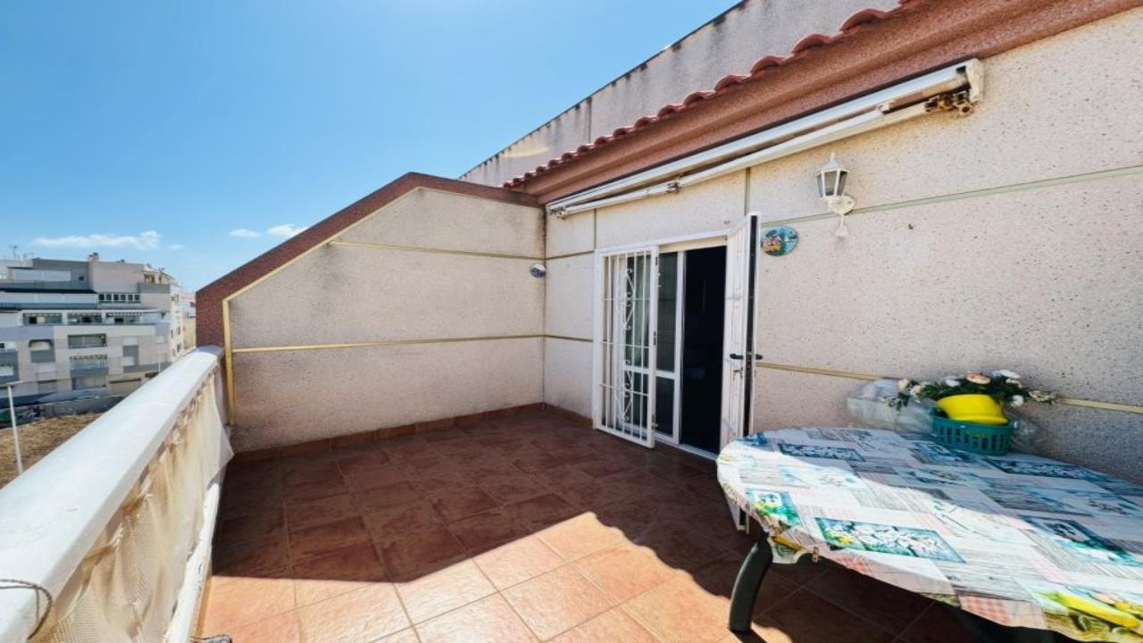 Ático en venta en Torrevieja zona La Mata