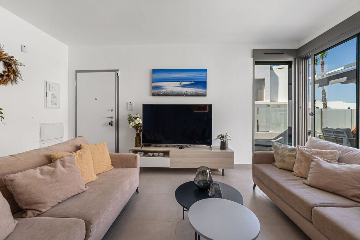 Villa in Urbanizacion los Balcones - Image 4