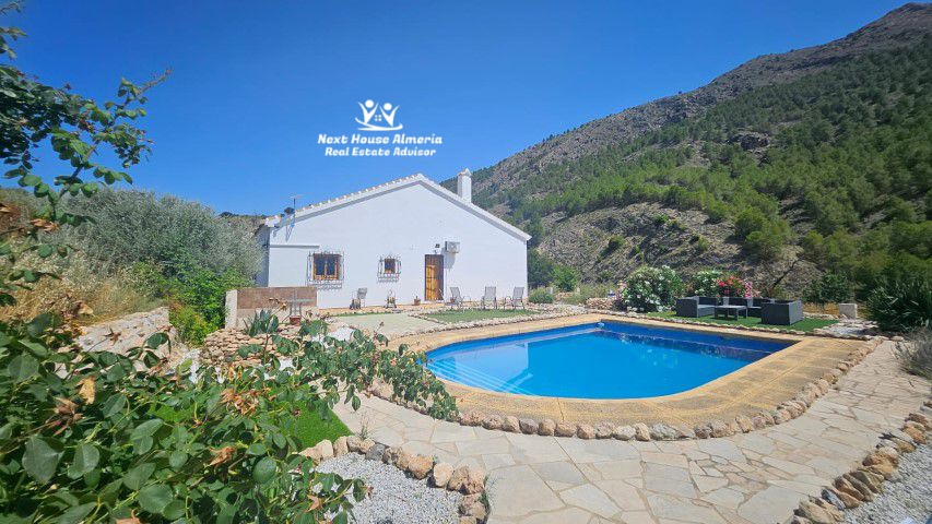 Landelijke woning Oria Almería binnenland Spanje
