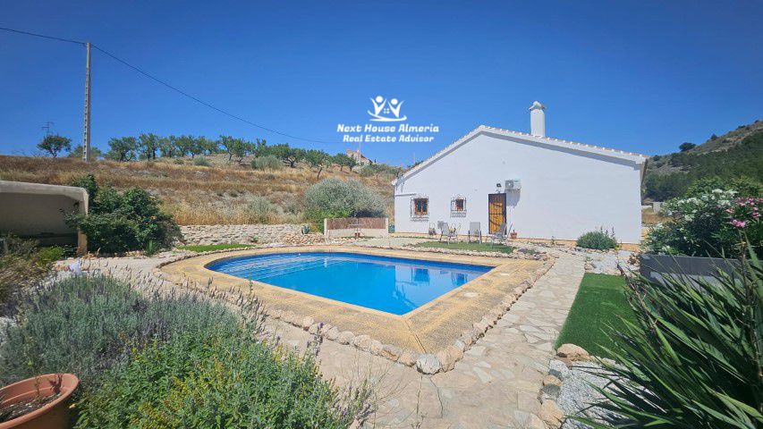 Landelijke woning Oria Almería binnenland Spanje