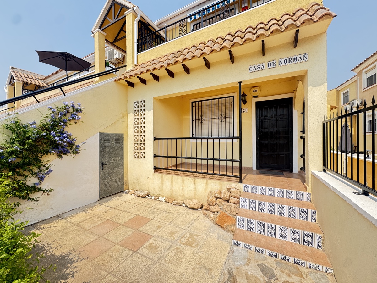 House in Villamartin - view 1