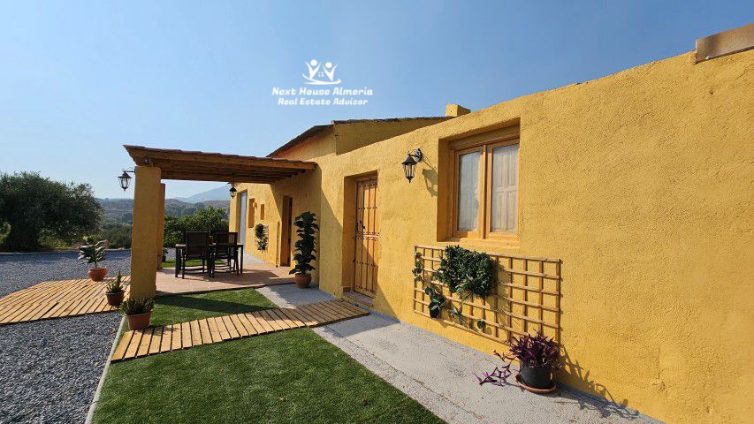 Landelijke woning Somontin Almería binnenland Spanje