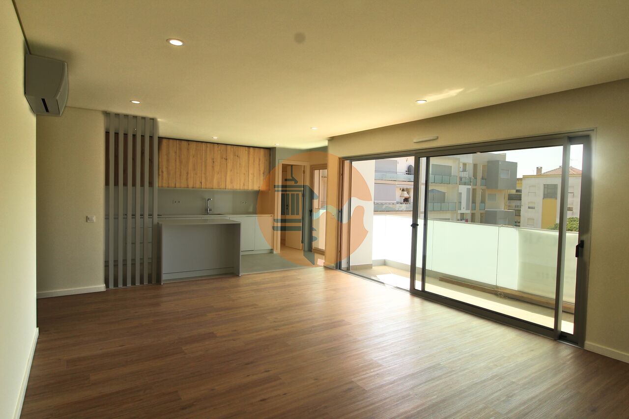 Apartment in Vila Real de Santo Antonio - Image 2