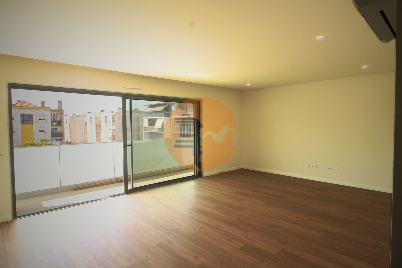 Apartment in Vila Real de Santo Antonio - Image 3