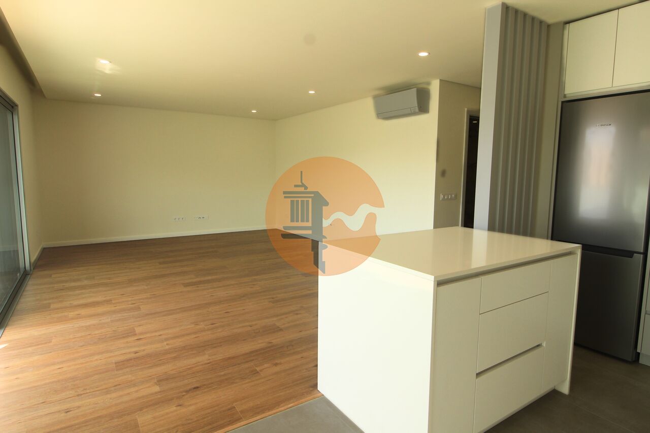 Apartment in Vila Real de Santo Antonio - Image 4