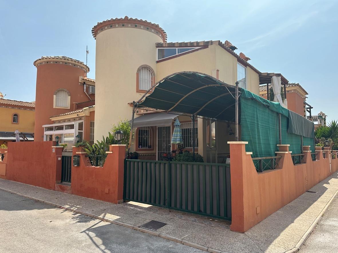 Villa in Urbanizacion los Balcones - Image 4