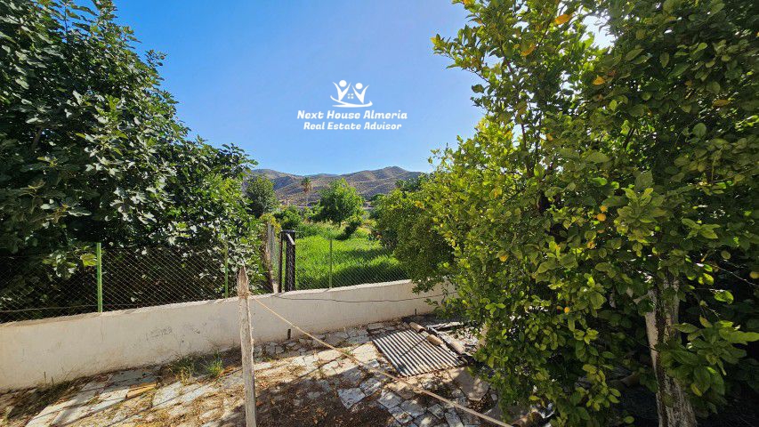 Rijwoning Fines Almería binnenland Spanje