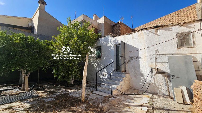 Rijwoning Fines Almería binnenland Spanje