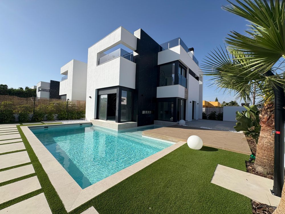 Villa in Torrevieja - Image 2
