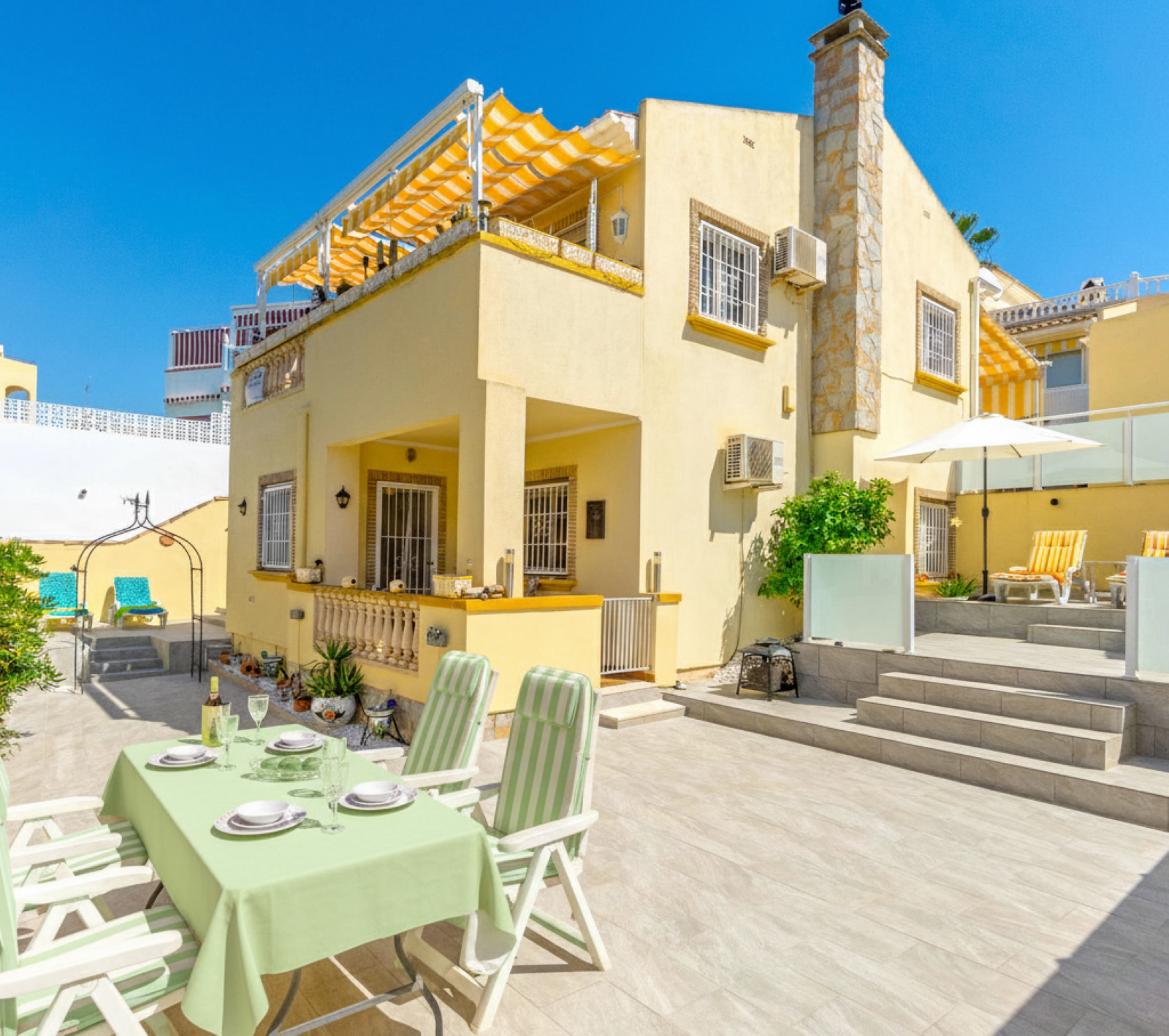 Villa in La Zenia - view 1