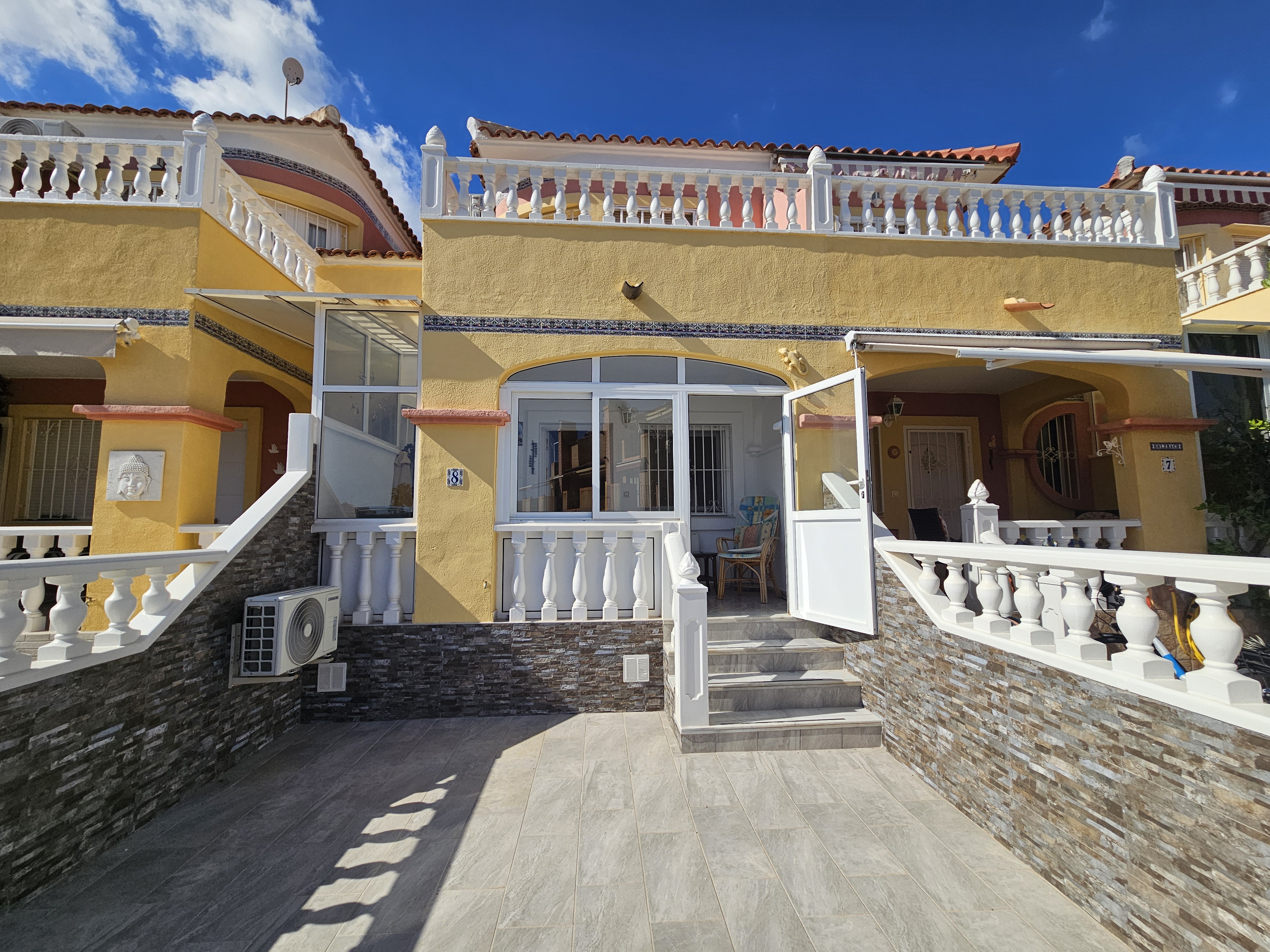 Villa in La Zenia - view 1