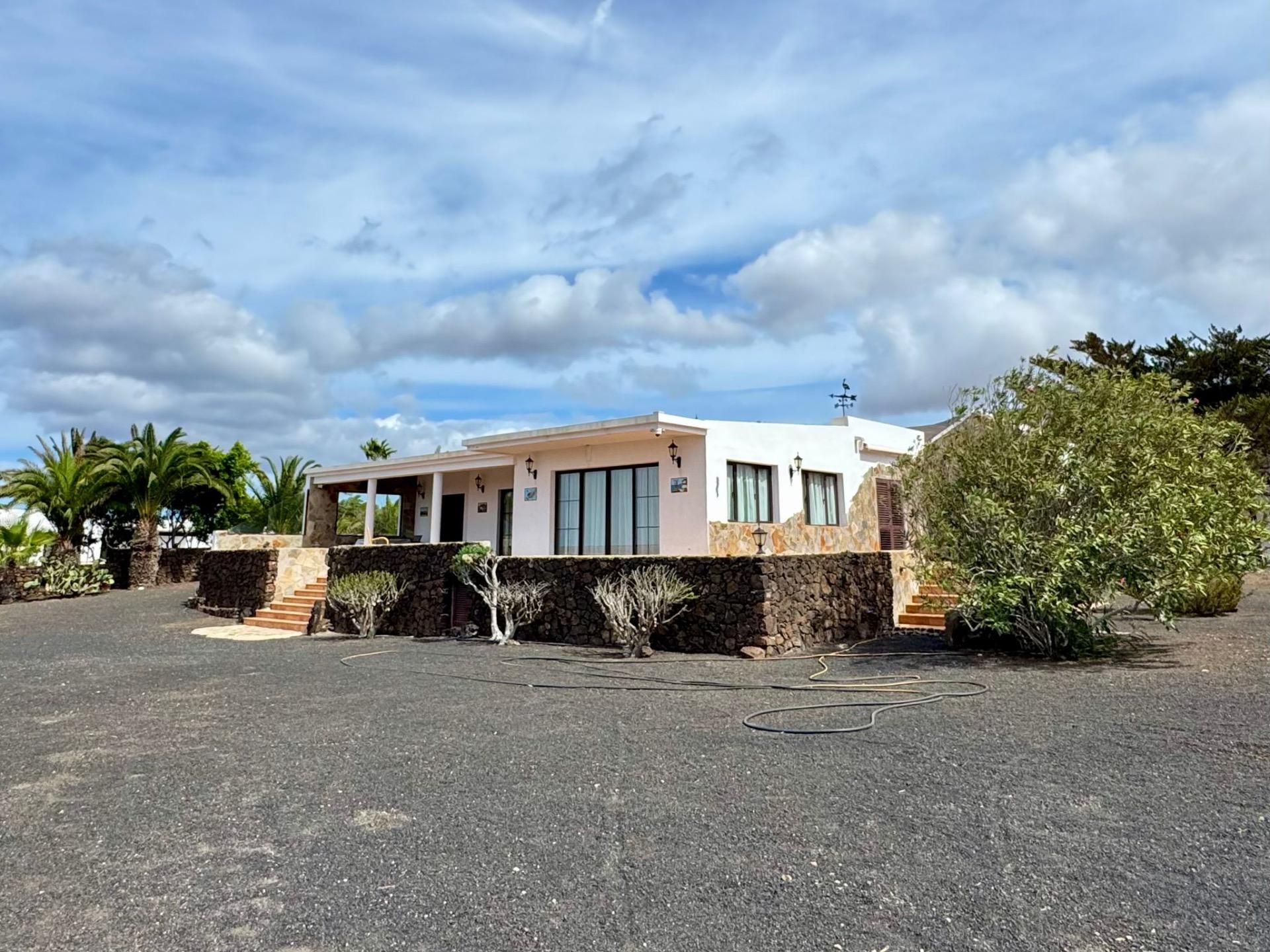 Villa in Las Brenas - view 1