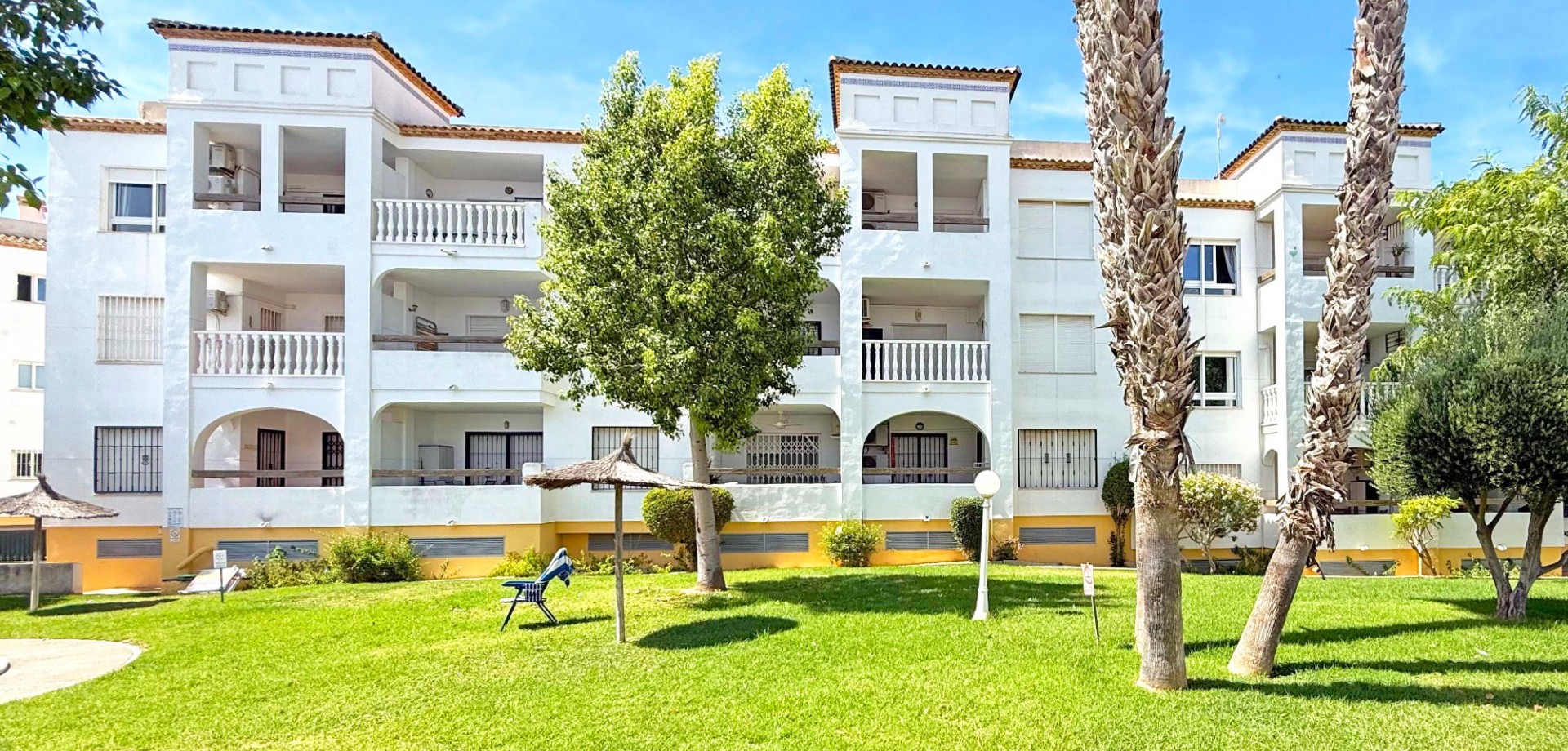 Apartment in Villamartin - view 1