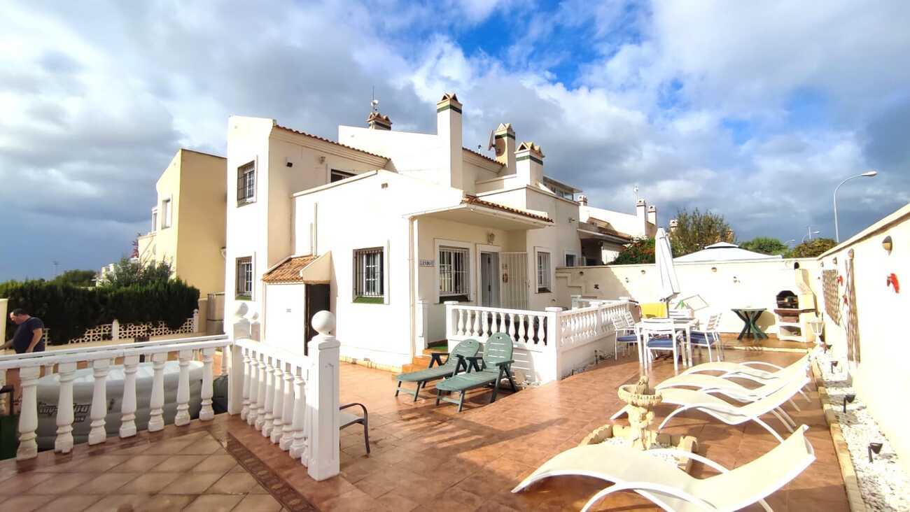 Villa in Playa Flamenca - view 1