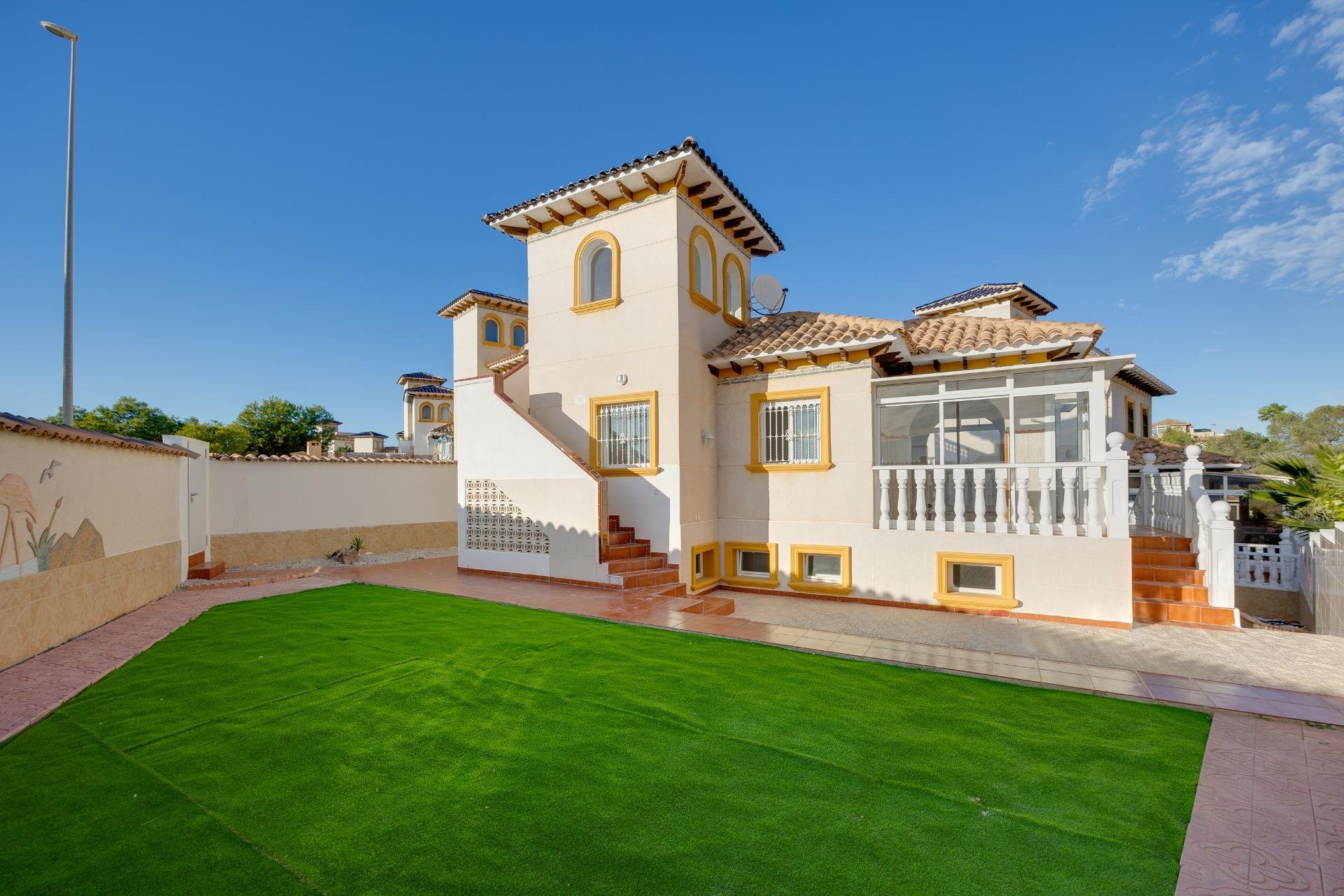 Villa in La Zenia - view 1