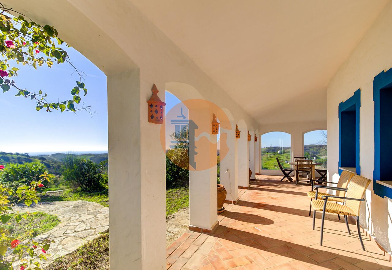 Villa in Conceicao - Image 3