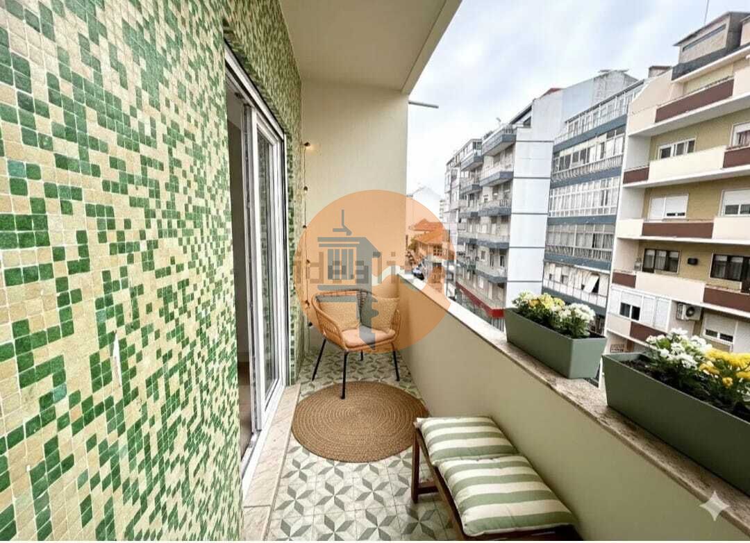 Apartment in Almada - Image 3