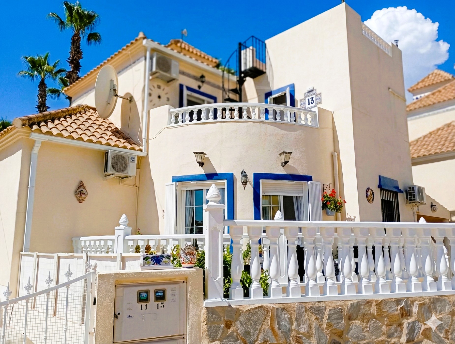 Villa in Urbanizacion los Balcones - view 1